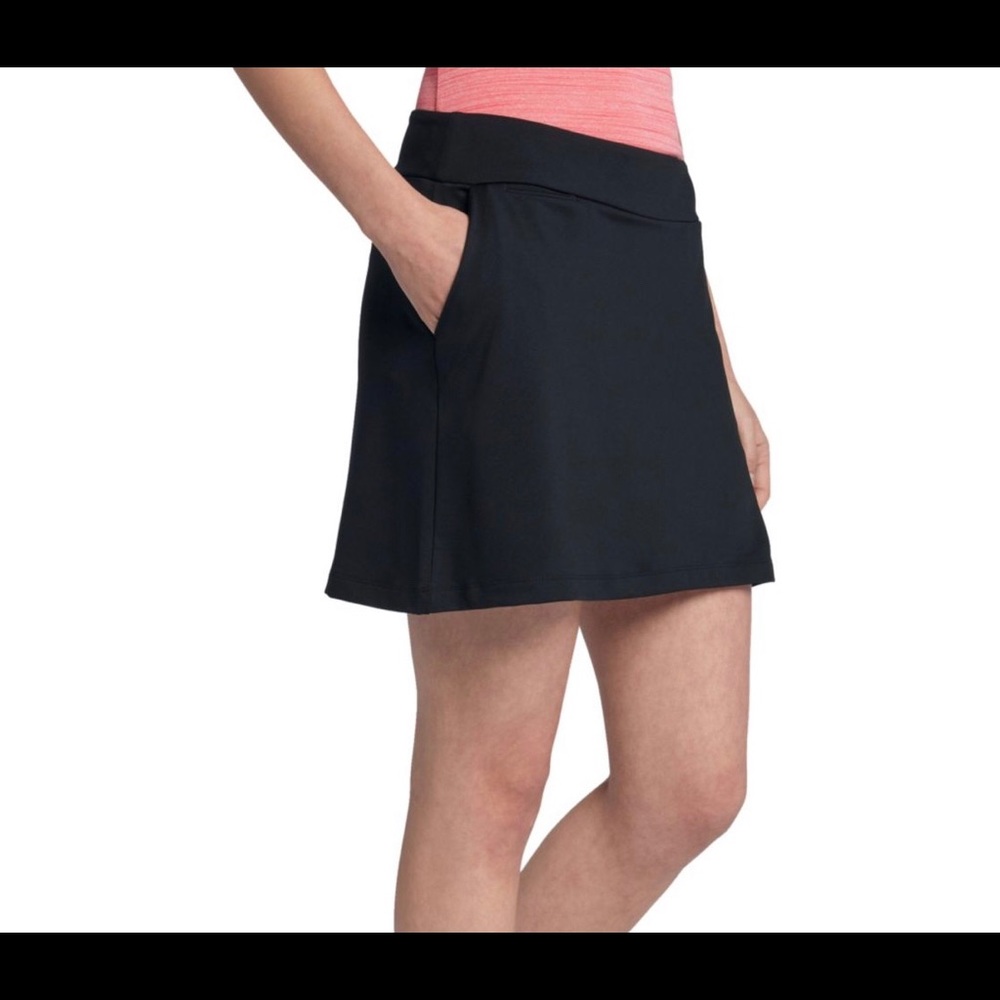 NWT Nike dry fit women’s golf skort